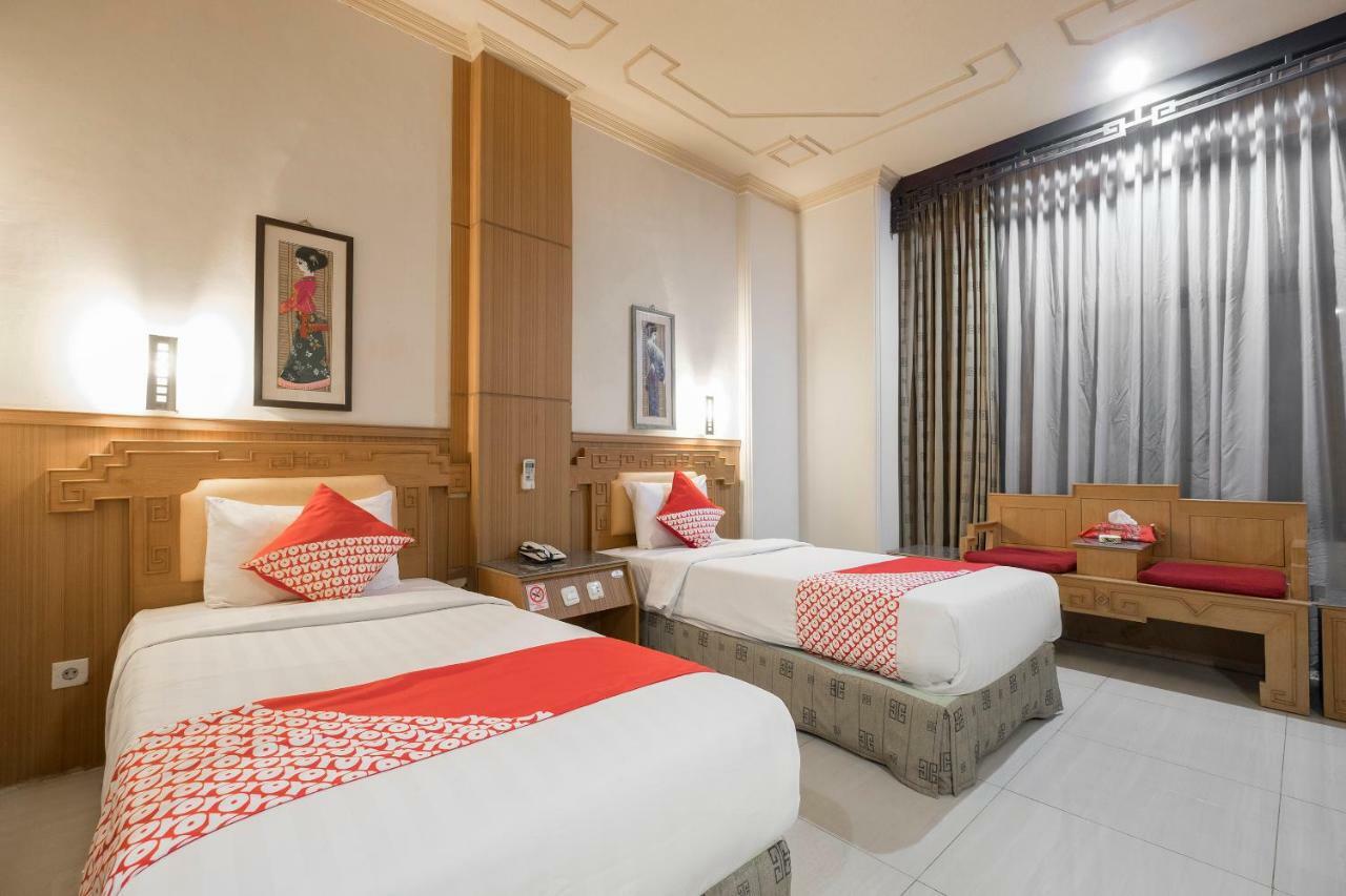 Oyo 821 Hotel Dinasti Makassar Kültér fotó