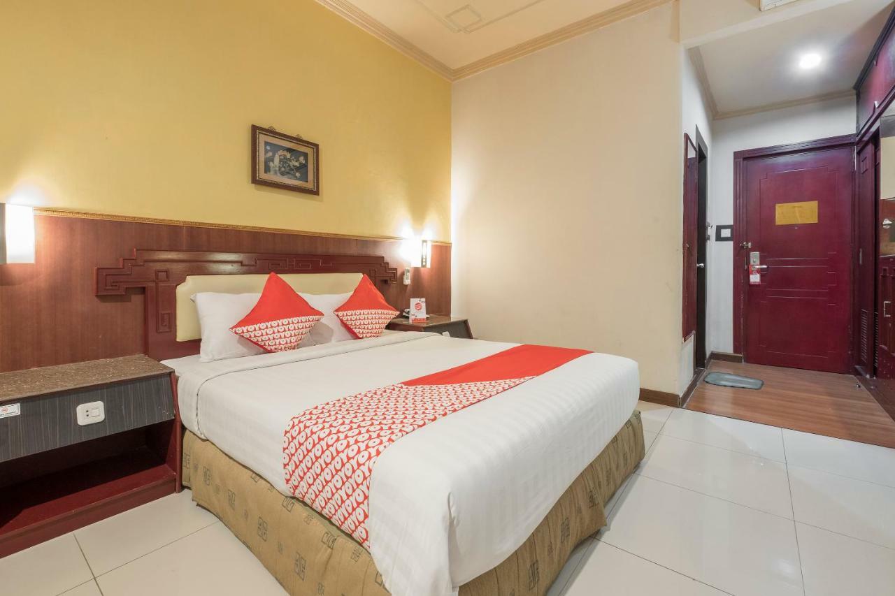 Oyo 821 Hotel Dinasti Makassar Kültér fotó