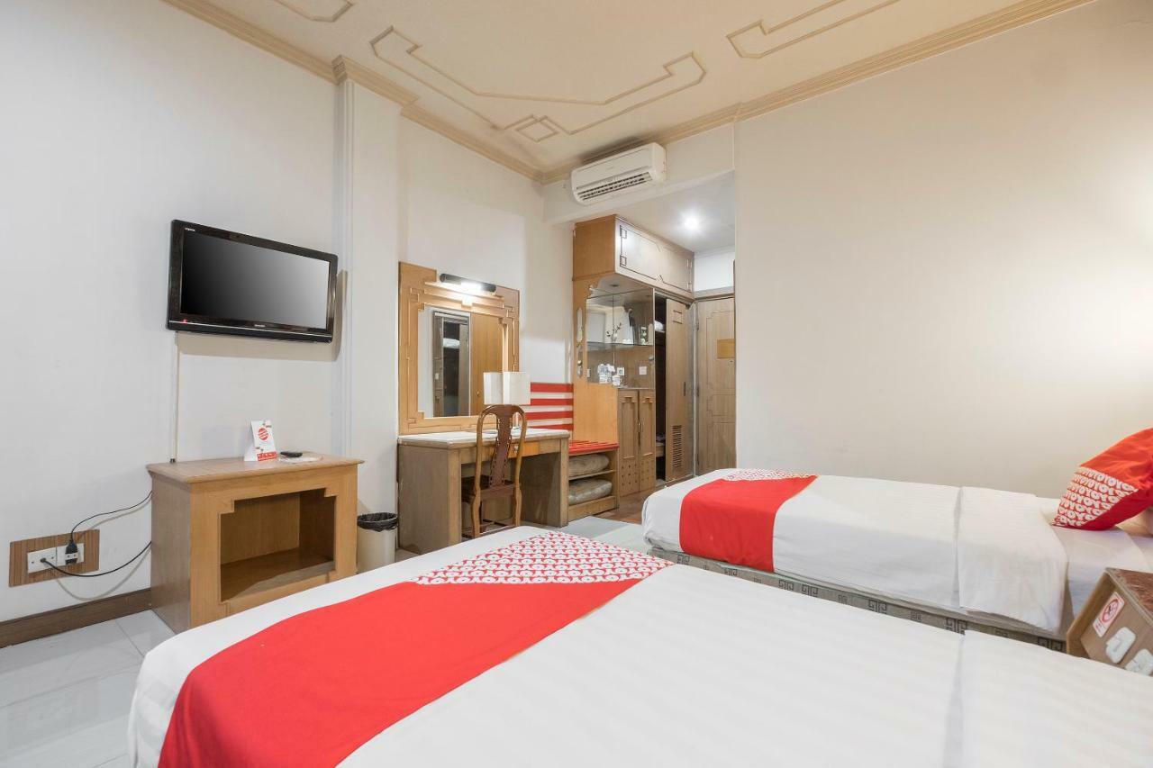 Oyo 821 Hotel Dinasti Makassar Kültér fotó