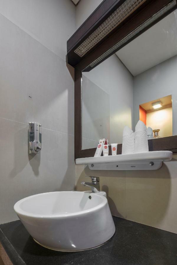 Oyo 821 Hotel Dinasti Makassar Kültér fotó