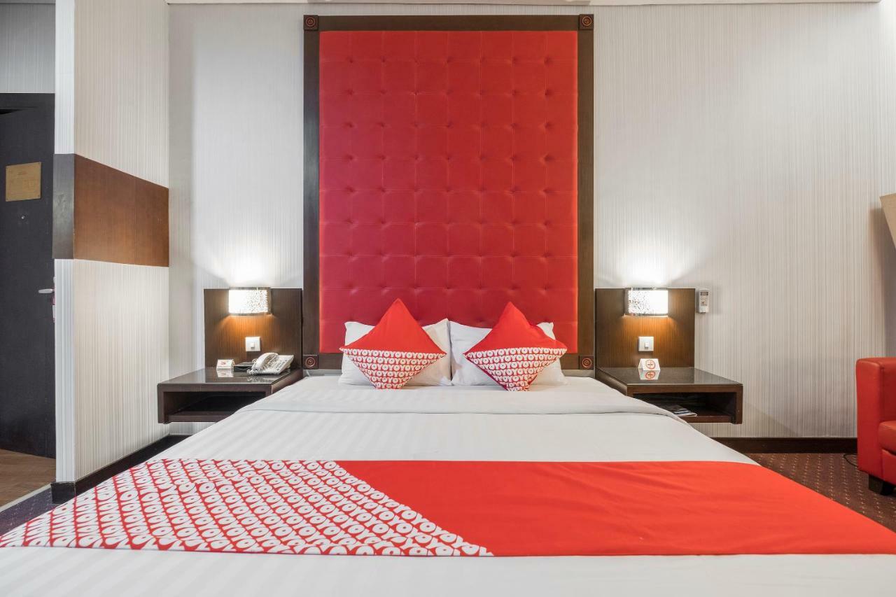 Oyo 821 Hotel Dinasti Makassar Kültér fotó