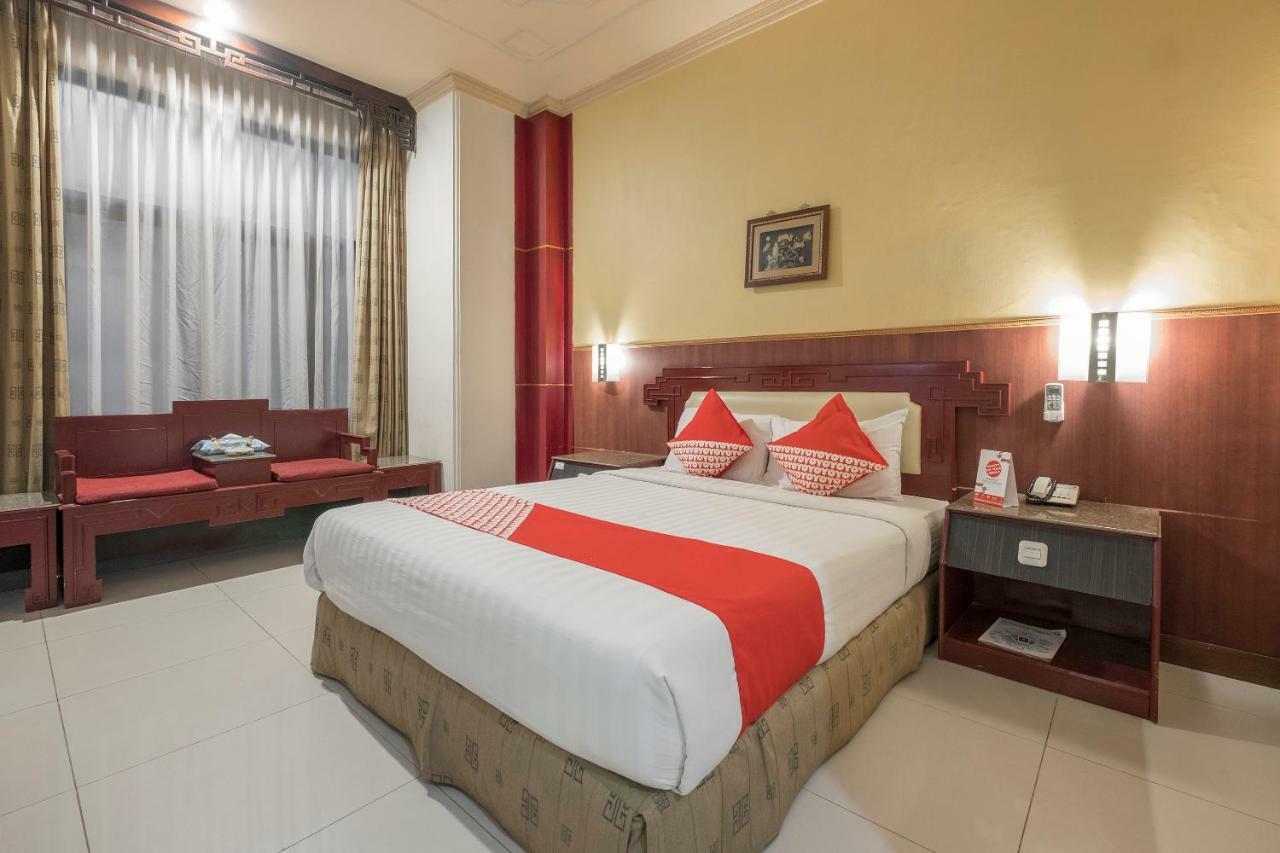 Oyo 821 Hotel Dinasti Makassar Kültér fotó