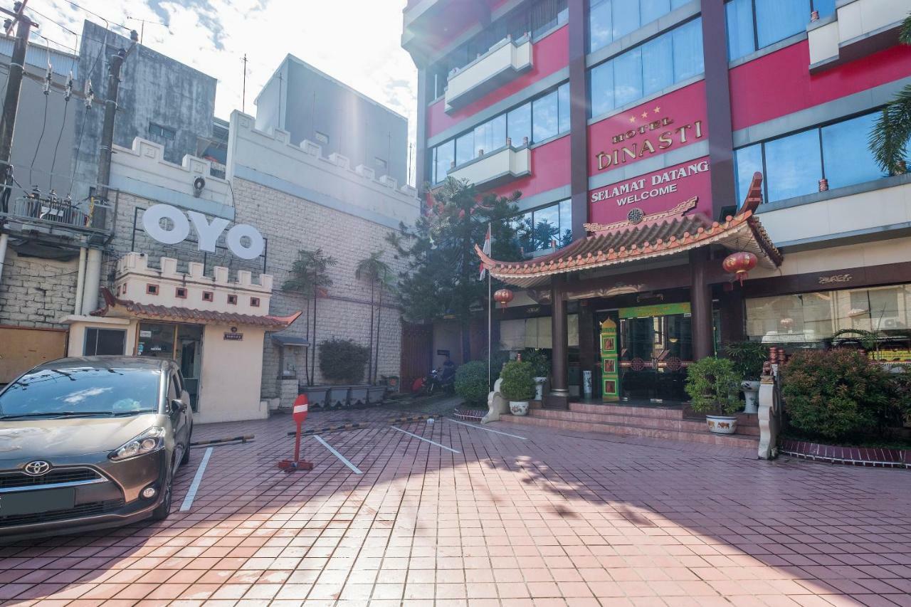 Oyo 821 Hotel Dinasti Makassar Kültér fotó